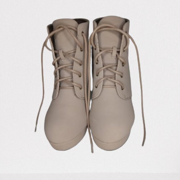 Lace Up Boot Heels Shoes Cream Beige Platform ( Charlotte Russe ) - Picture 2 of 5